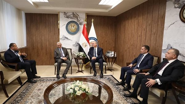 وزير البترول ونواب