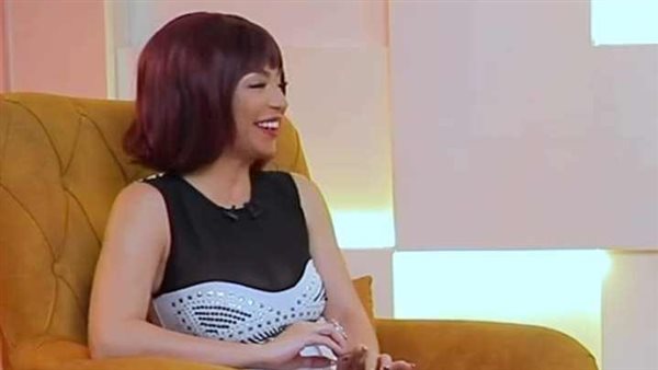 دوللي شاهين 