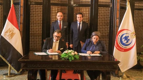 جانب من توقيع البروتوكول