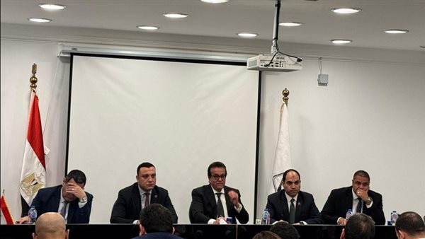 وزير الصحة وأعضاء