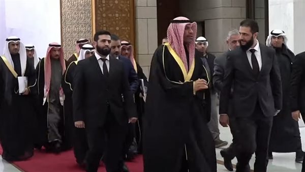 لحظة استقبال الجولاني