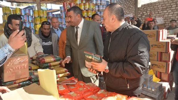 محافظ أسيوط بسوق