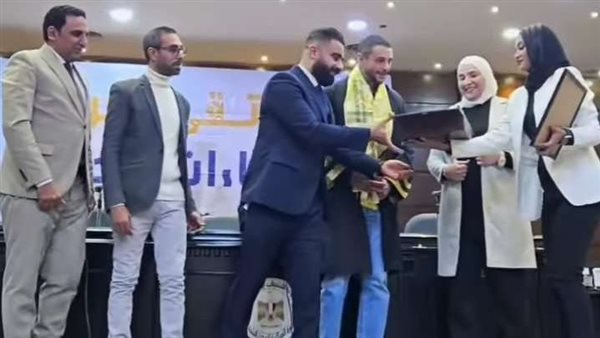 أحمد الفيشاوي يحصل