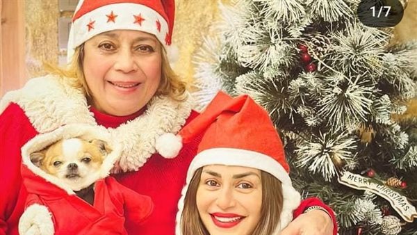 منة فضالي ووالدتها