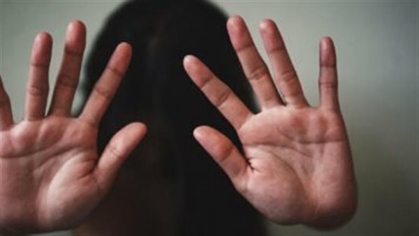 زوج يعتدي على زوجته