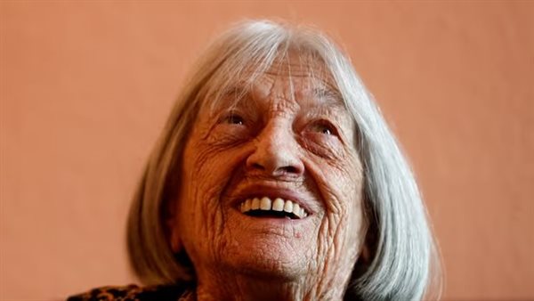  بطلة الجمباز المجرية