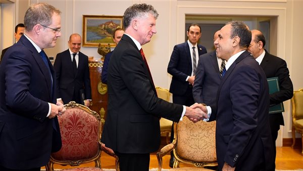 وزير الخارجية يستقبل