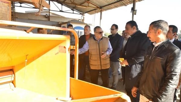 محافظ أسيوط بقرية