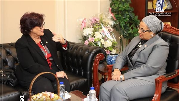  أمل عمار تستقبل