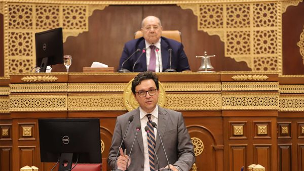  وزير الثقافة