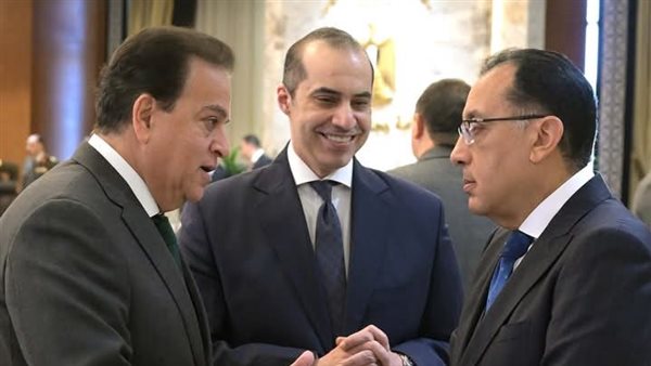 رئيس الوزراء مع وزير