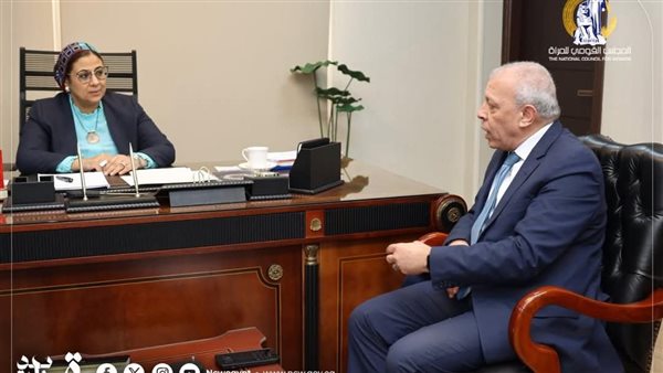  أمل عمار تجتمع برئيس