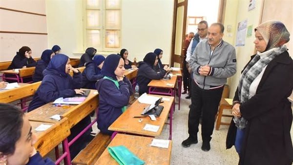 محافظ أسيوط في لجان