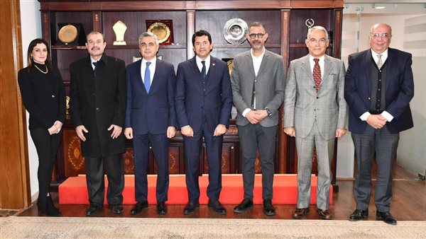 وزير الشباب والرياضة