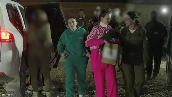 حماس تقدم هدايا 