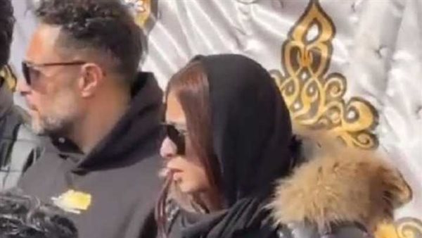 ياسمين عبد العزيز