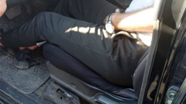 جثة داخل سيارة