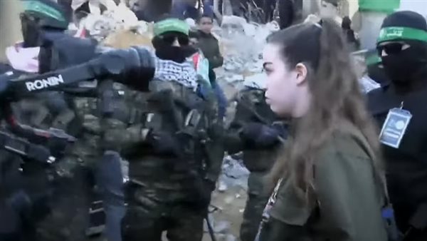 لحظة تسليم المجندية