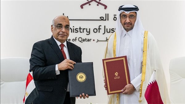 وزير العدل يوقع مع