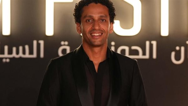 الفنان محمد حاتم