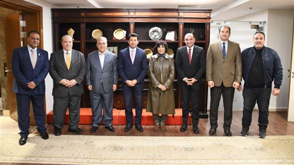 وزير الشباب والرياضة