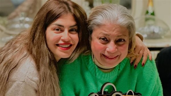 منة فضالي ووالدتها