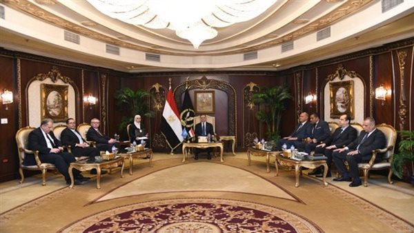 محمود توفيق يستقبل