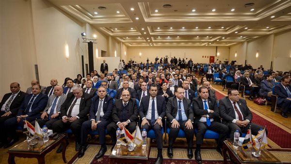 قيادات وأعضاء الأحزاب