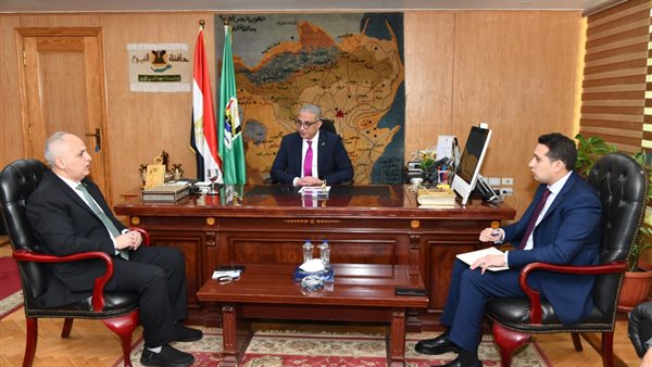 لقاء محافظ الفيوم