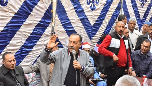 محافظ أسيوط بقرية