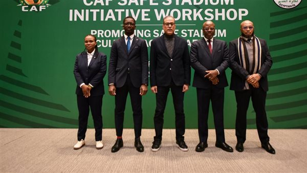 الدكتور مصطفى عزام