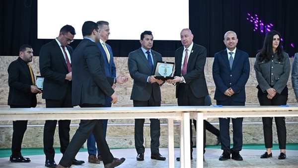 وزير الشباب والرياضة