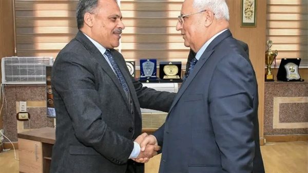 محافظ الشرقية ومستشار