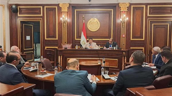  لجنة الصناعة بمجلس