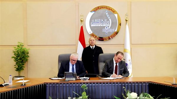 جانب من توقيع الاتفاقية