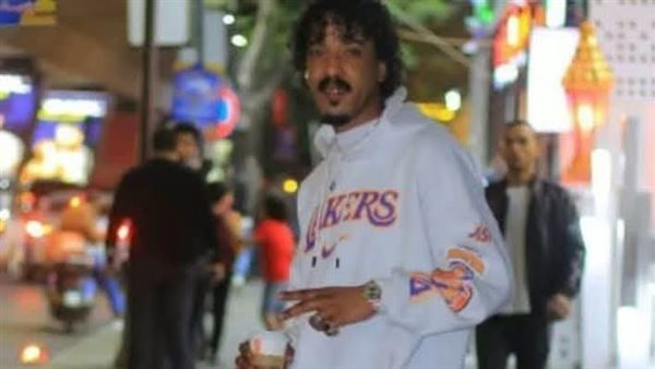 الشاب الذي سقط من