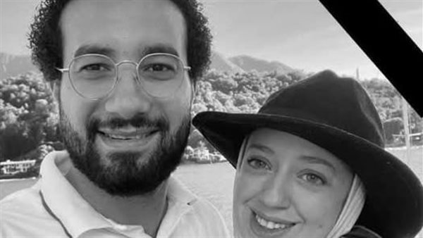 آية عادل وزوجها