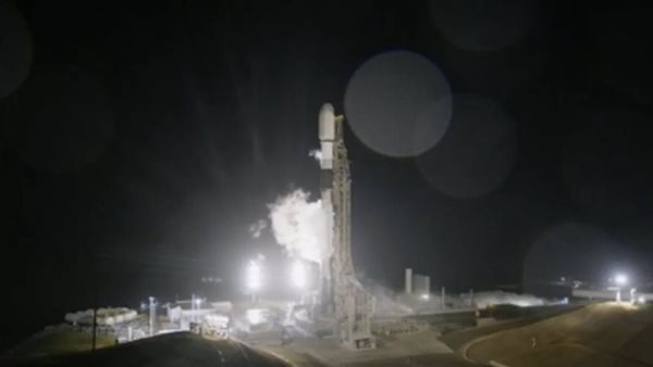 لحظة إطلاق القمر