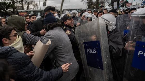 احتجاجات واعتقالات