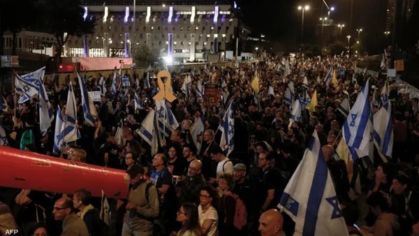 احتجاجات حاشدة في