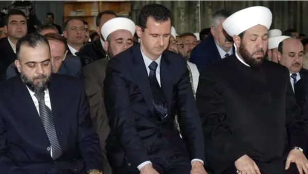 مفتى سوريا يجلس بجوار