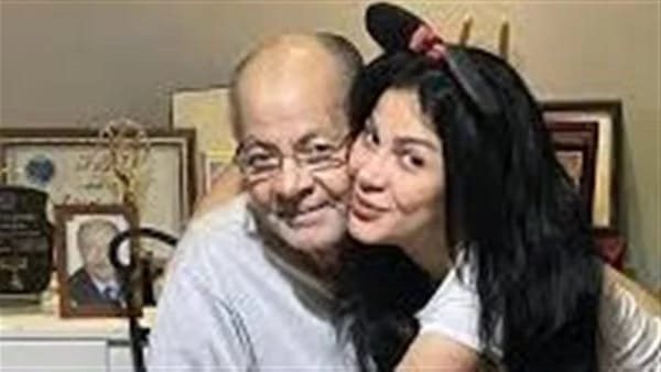 منى ممدوح ووالدها