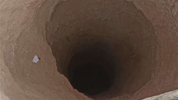 سقوط شاب داخل بئر