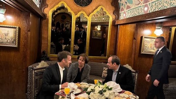 السيسي وماكرون خلال