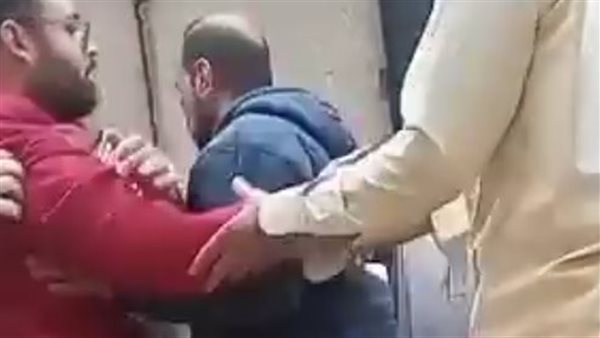 مشاجرة صيدلي ومواطن