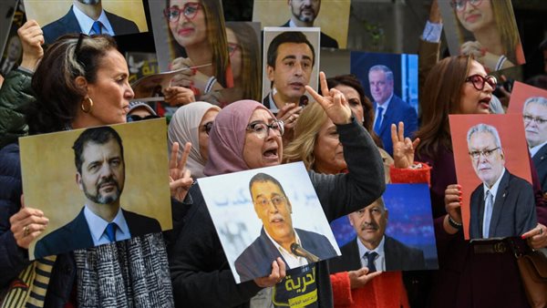 تونس تشعل المعارضة