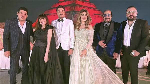 النجوم في حفل زفاف