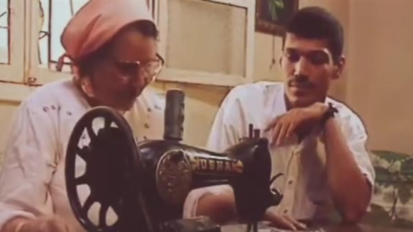 باسم سمرة ووالدته