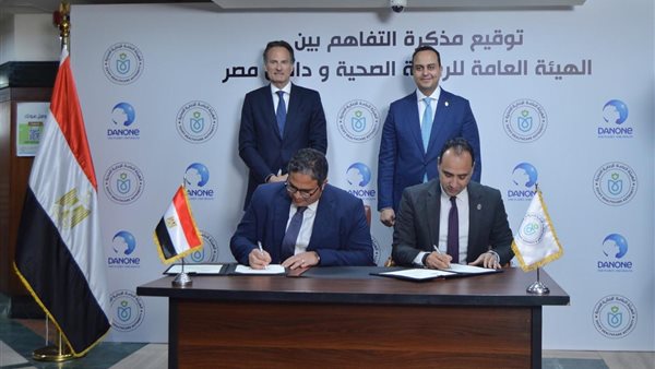 جانب من توقيع البروتكول