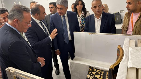 كرسي توت عنخ أمون